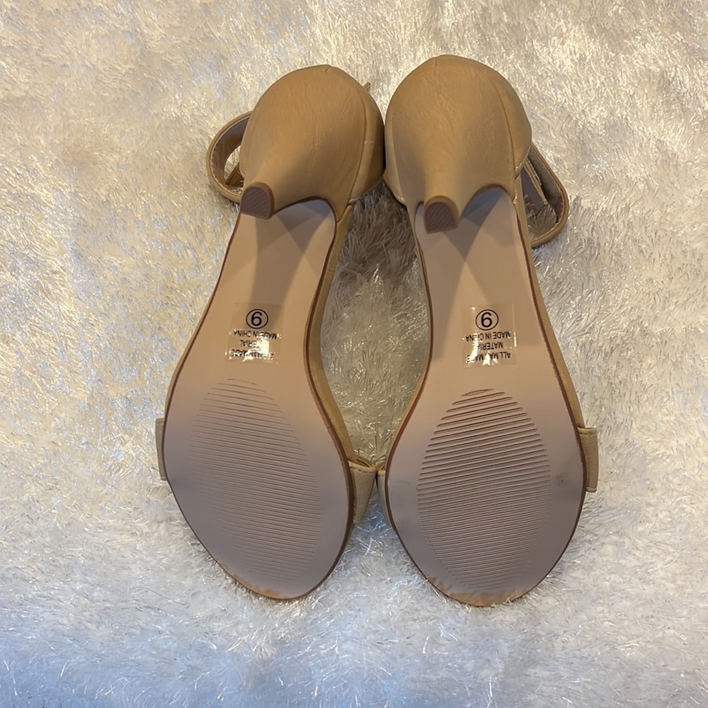 D Shoes - Picture 4 of 6